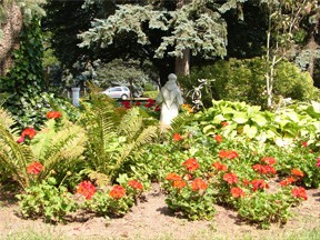 Warner Mansion Garden